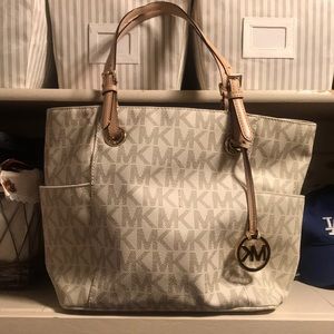 Michael Kors White leather medium size purse